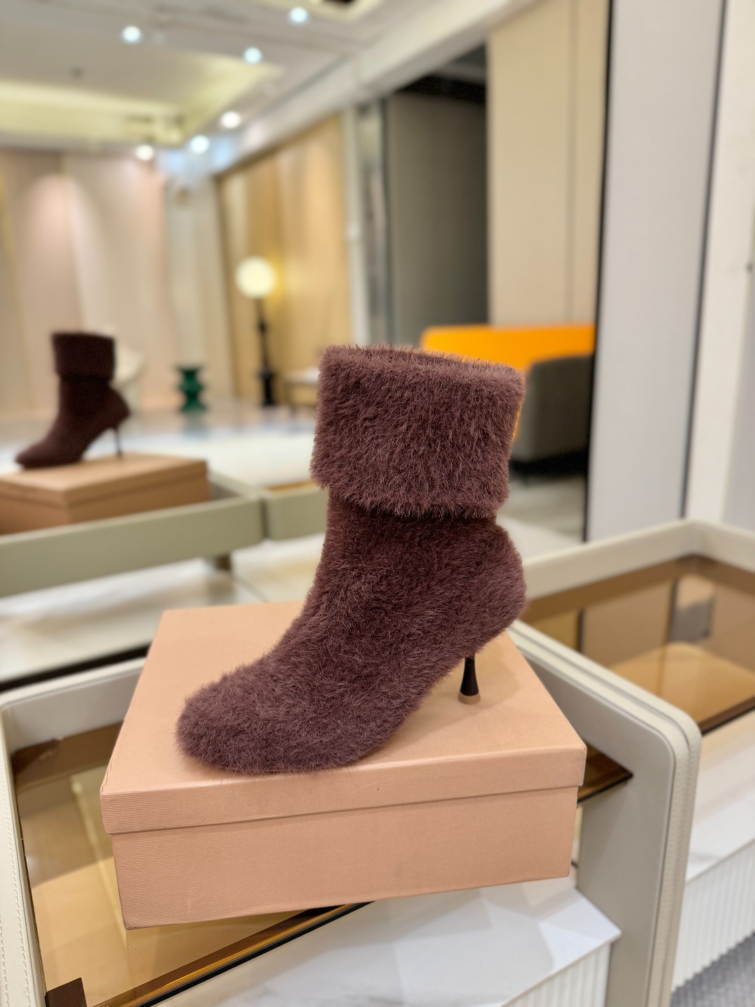 品 牌：Gianvito RossiGianvito Rossi 25秋冬新款 罗西 GR毛线针织高跟袜