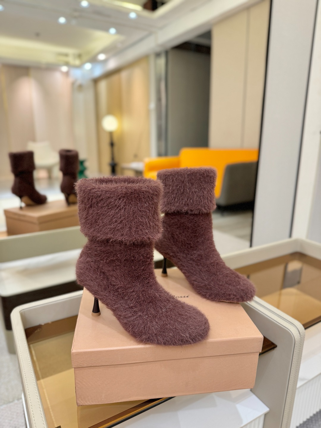 品 牌：Gianvito RossiGianvito Rossi 25秋冬新款 罗西 GR毛线针织高跟袜