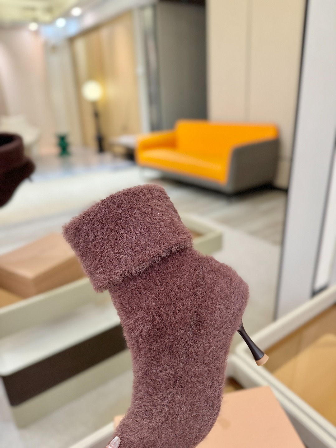 品 牌：Gianvito RossiGianvito Rossi 25秋冬新款 罗西 GR毛线针织高跟袜