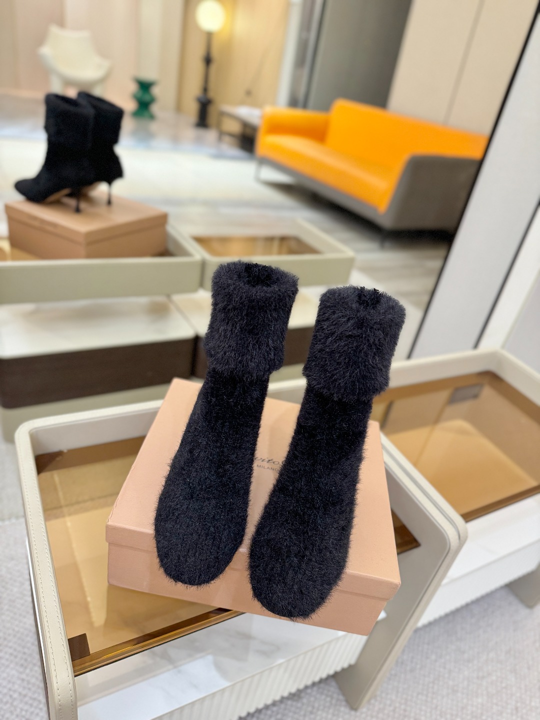 品 牌：Gianvito RossiGianvito Rossi 25秋冬新款 罗西 GR毛线针织高跟袜