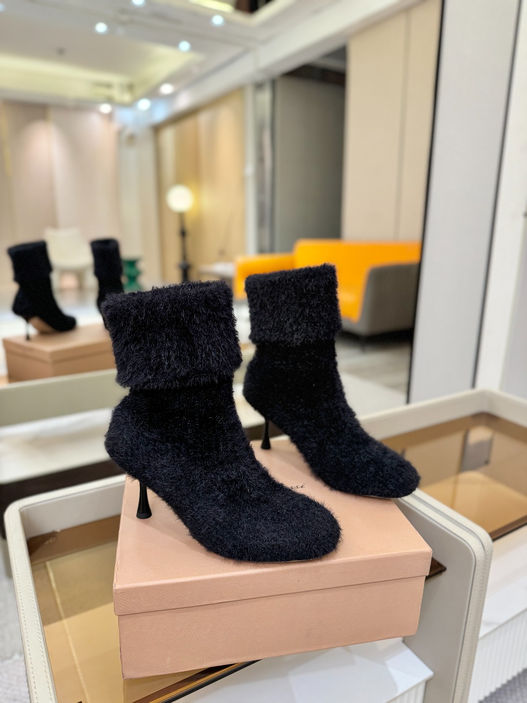 品 牌：Gianvito RossiGianvito Rossi 25秋冬新款 罗西 GR毛线针织高跟袜