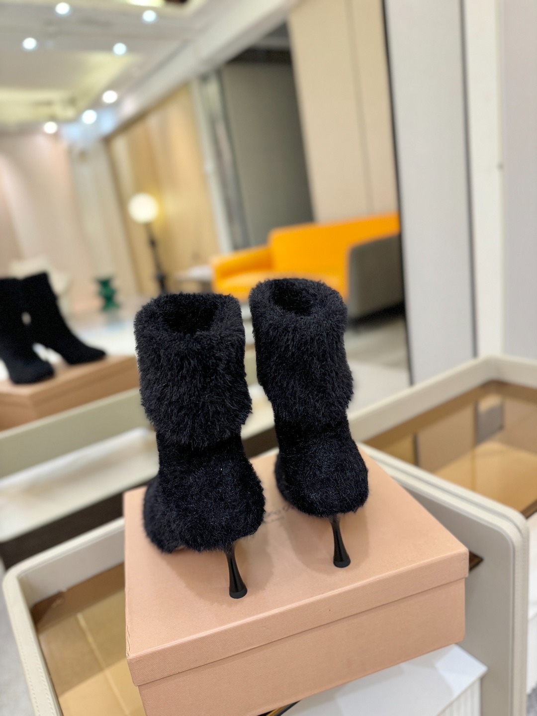 品 牌：Gianvito RossiGianvito Rossi 25秋冬新款 罗西 GR毛线针织高跟袜