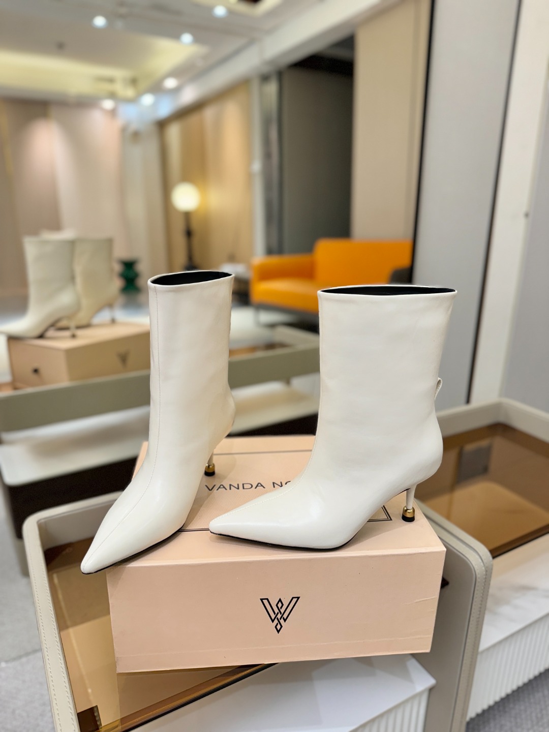 Vanda Novak 正品代购支持验货 秋冬 备货中，可正常接单 小牛皮尺码:34－42 {41.42