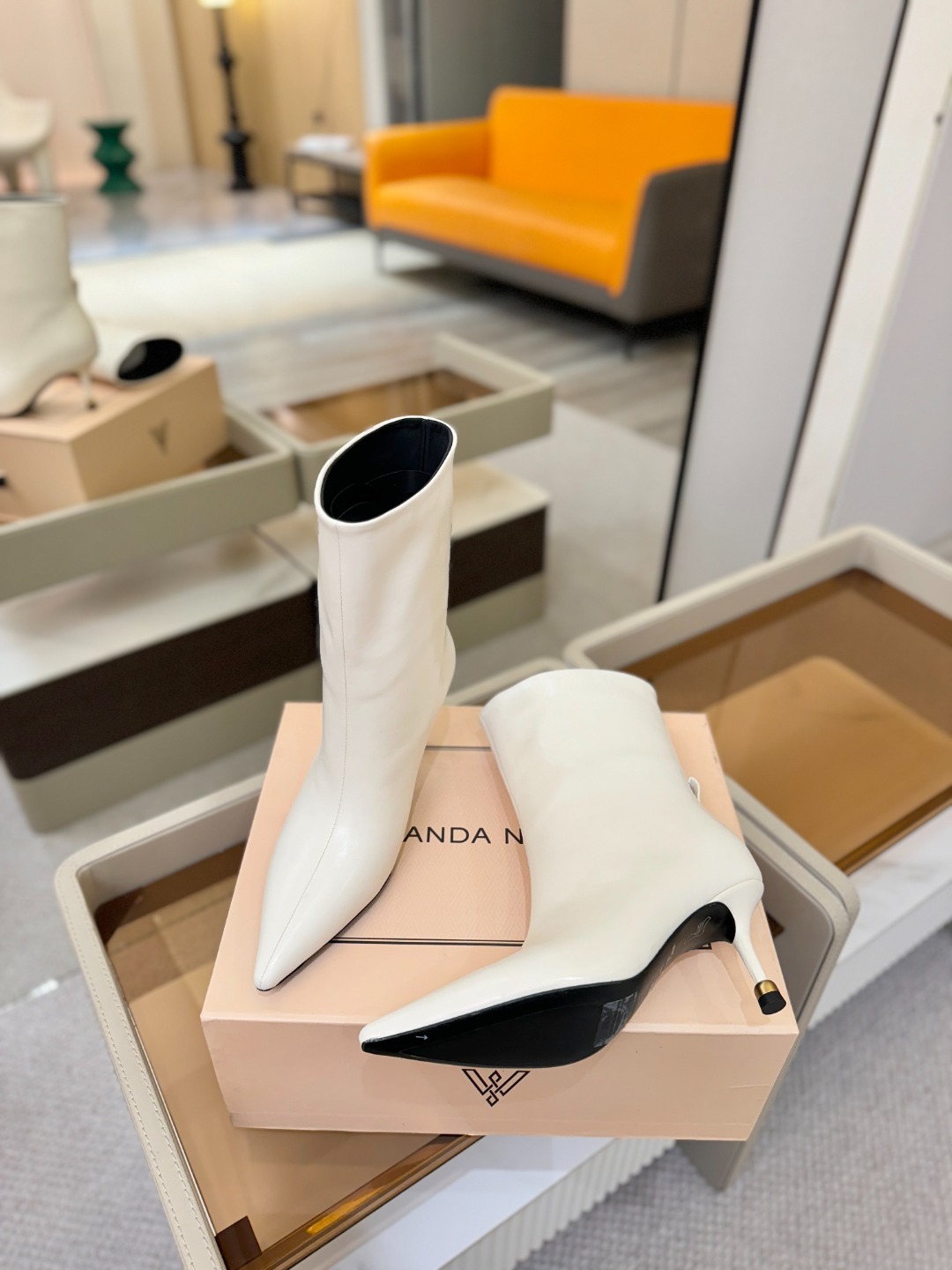 Vanda Novak 正品代购支持验货 秋冬 备货中，可正常接单 小牛皮尺码:34－42 {41.42