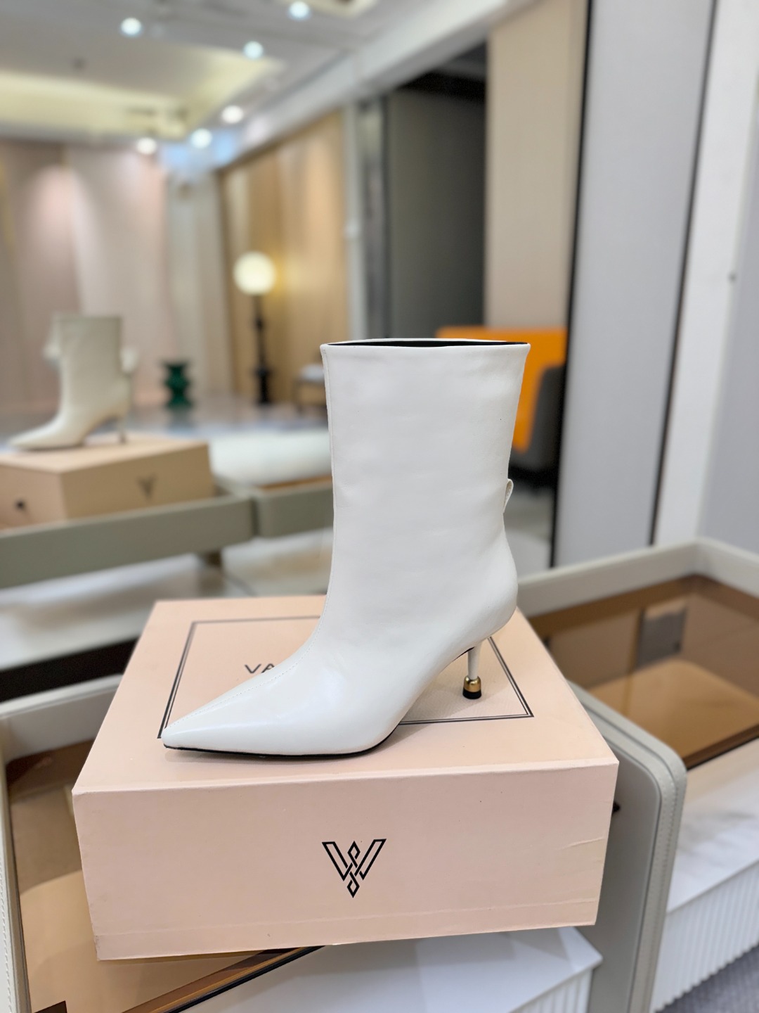 Vanda Novak 正品代购支持验货 秋冬 备货中，可正常接单 小牛皮尺码:34－42 {41.42