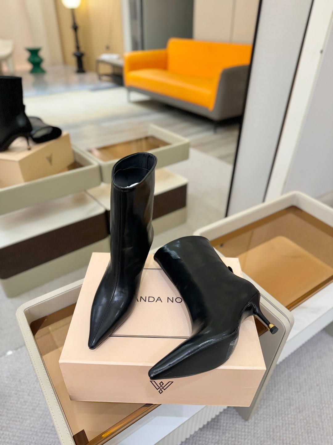 Vanda Novak 正品代购支持验货 秋冬 备货中，可正常接单 小牛皮尺码:34－42 {41.42