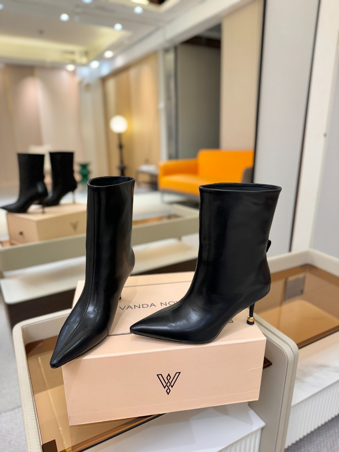 Vanda Novak 正品代购支持验货 秋冬 备货中，可正常接单 小牛皮尺码:34－42 {41.42