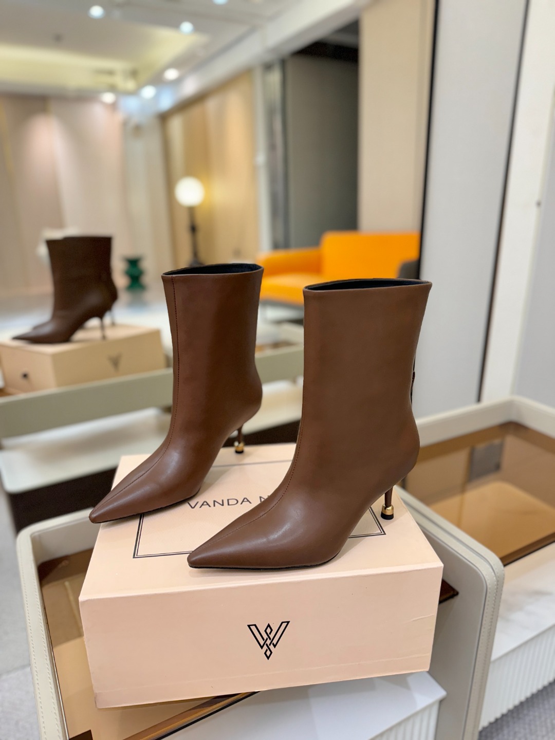 Vanda Novak 正品代购支持验货 秋冬 备货中，可正常接单 小牛皮尺码:34－42 {41.42