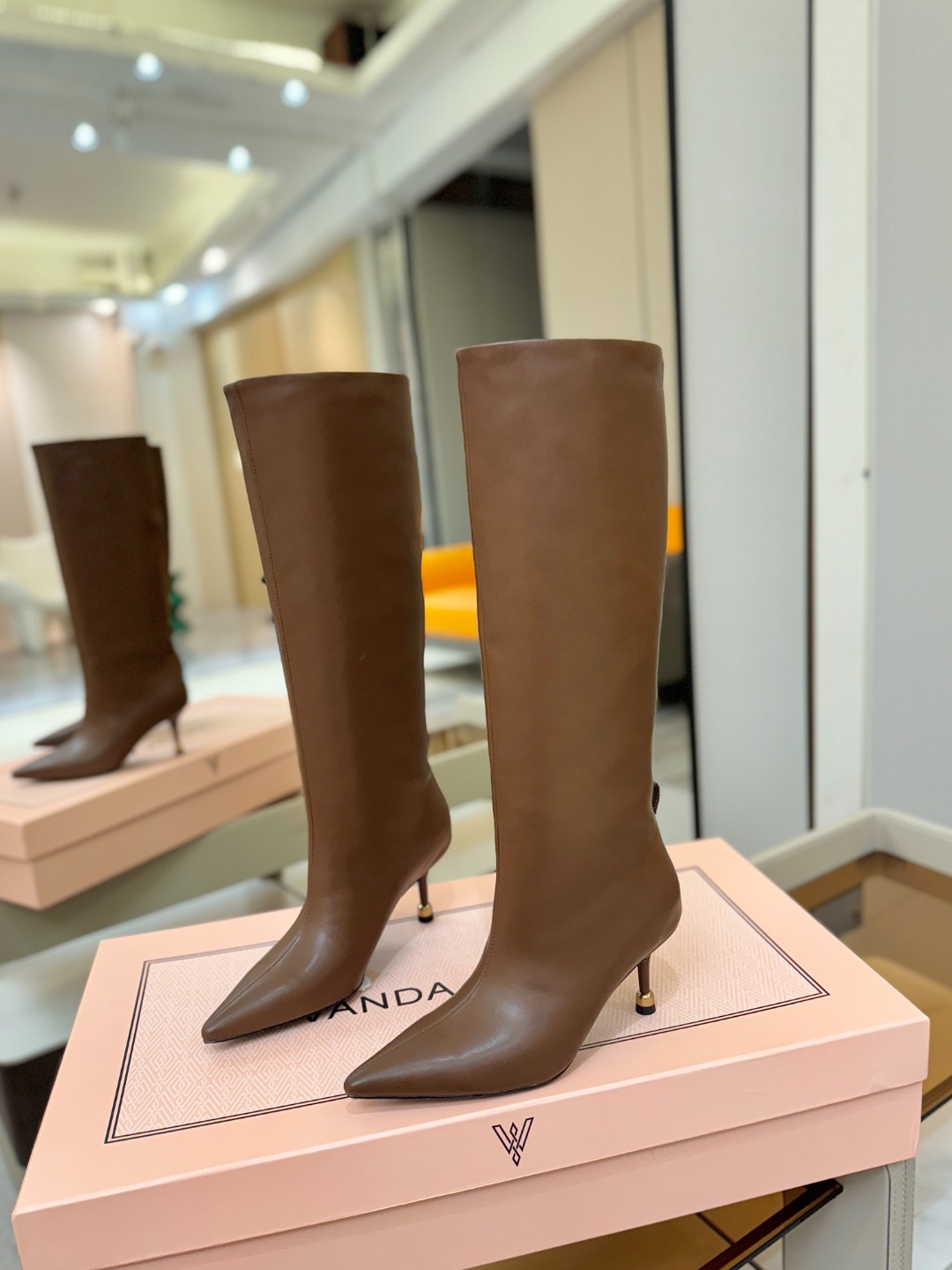 Vanda Novak 正品代购支持验货 秋冬 备货中，可正常接单 小牛皮尺码:34－42 {41.42