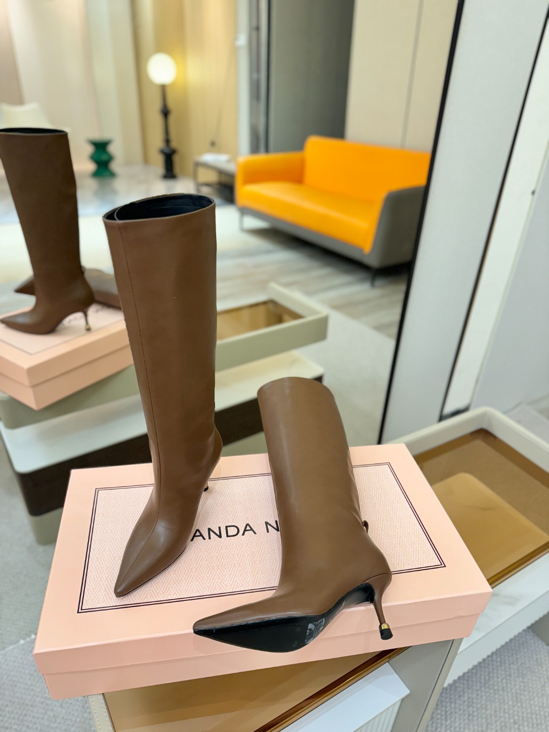 Vanda Novak 正品代购支持验货 秋冬 备货中，可正常接单 小牛皮尺码:34－42 {41.42