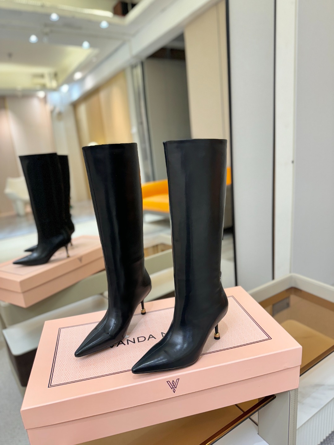 Vanda Novak 正品代购支持验货 秋冬 备货中，可正常接单 小牛皮尺码:34－42 {41.42