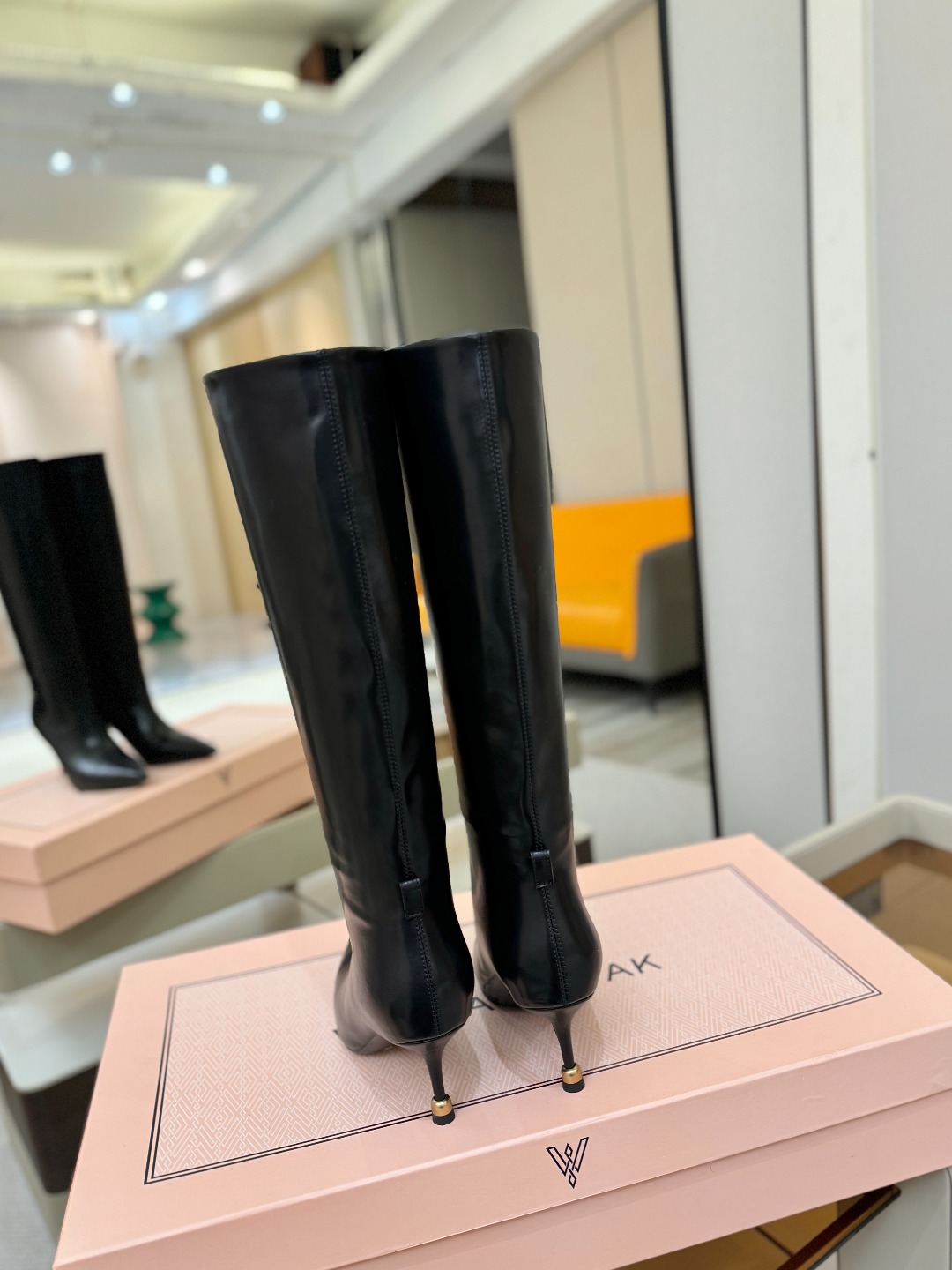 Vanda Novak 正品代购支持验货 秋冬 备货中，可正常接单 小牛皮尺码:34－42 {41.42