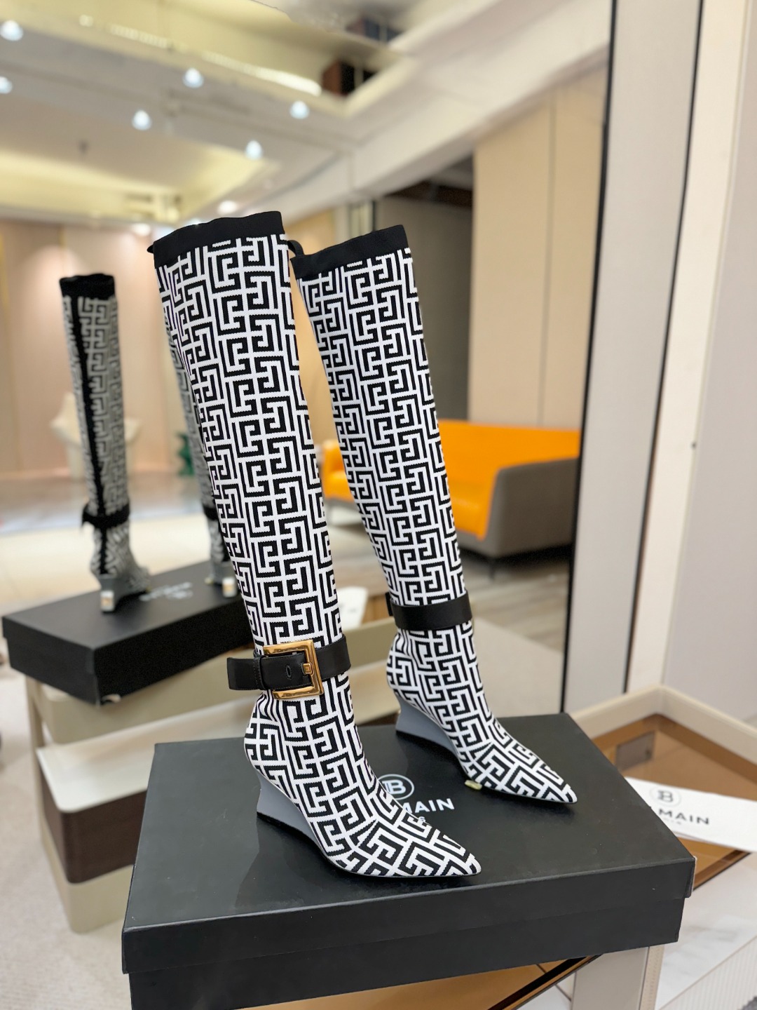 Balmain巴尔曼2025秋冬新款针织过膝弹力靴！海外订购原版1:1完美复刻！📛鞋面：原版定制飞织鞋面