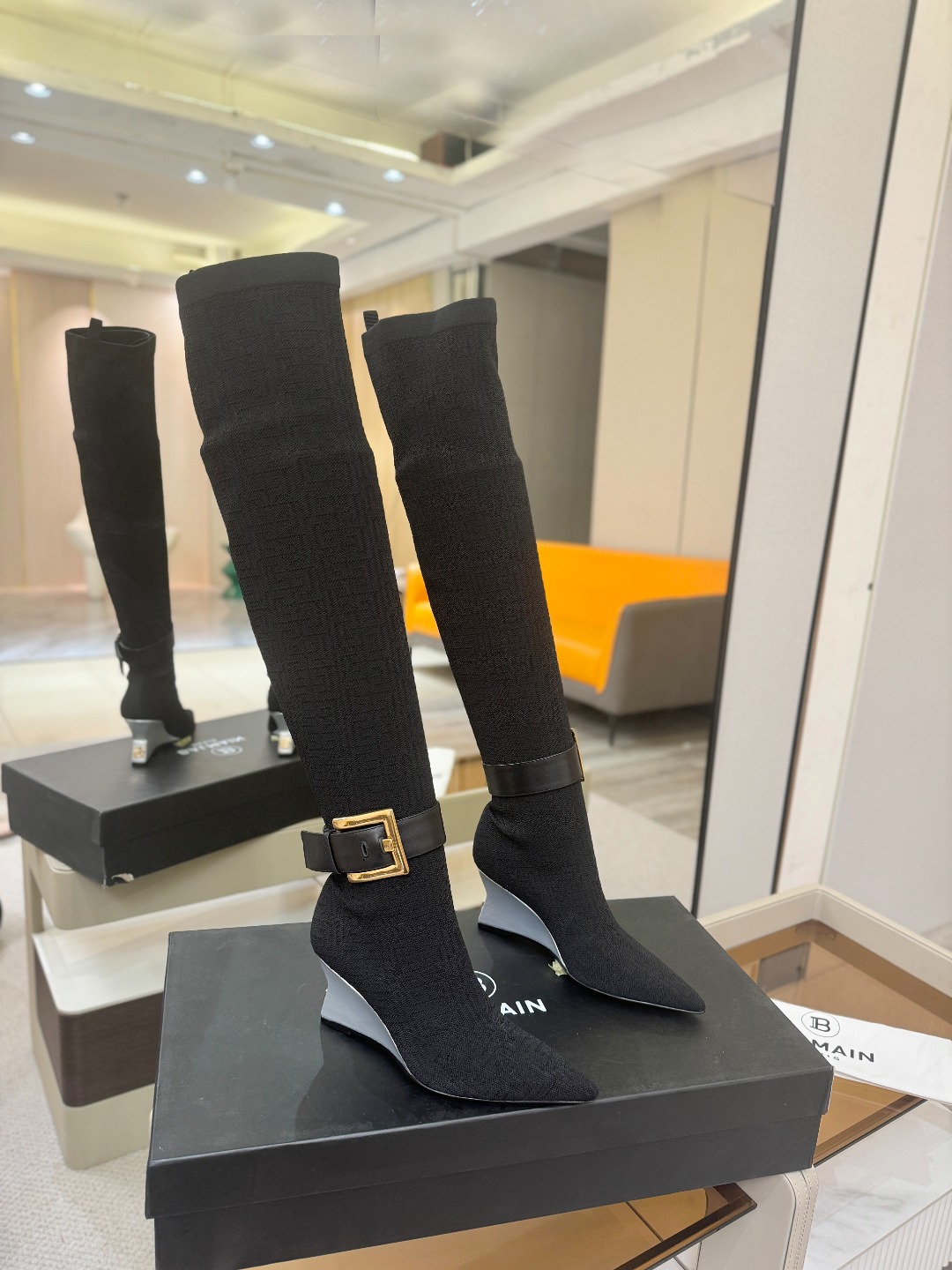 Balmain巴尔曼2025秋冬新款针织过膝弹力靴！海外订购原版1:1完美复刻！📛鞋面：原版定制飞织鞋面