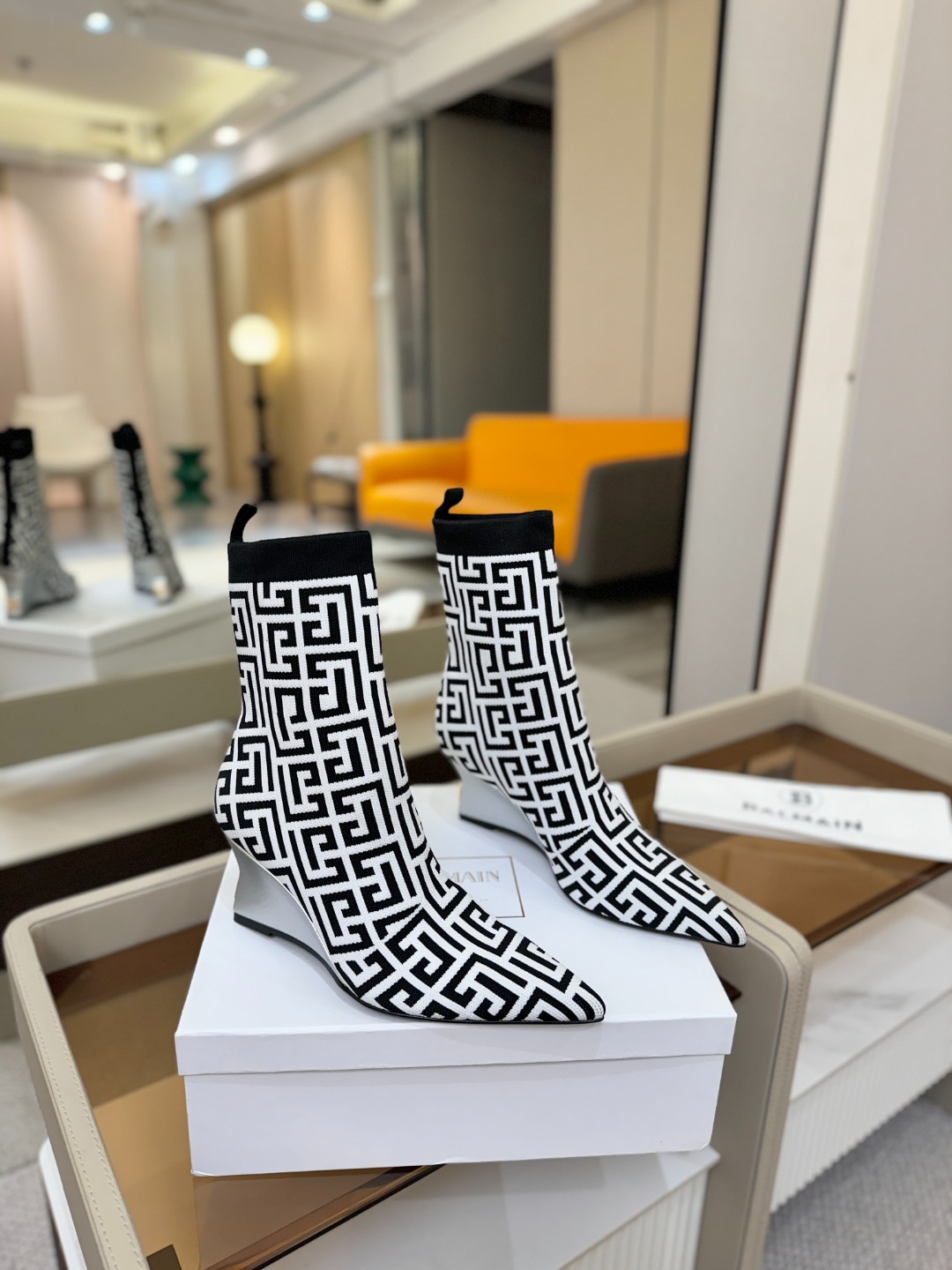 Balmain巴尔曼2025秋冬新款针织过膝弹力靴！海外订购原版1:1完美复刻！📛鞋面：原版定制飞织鞋面