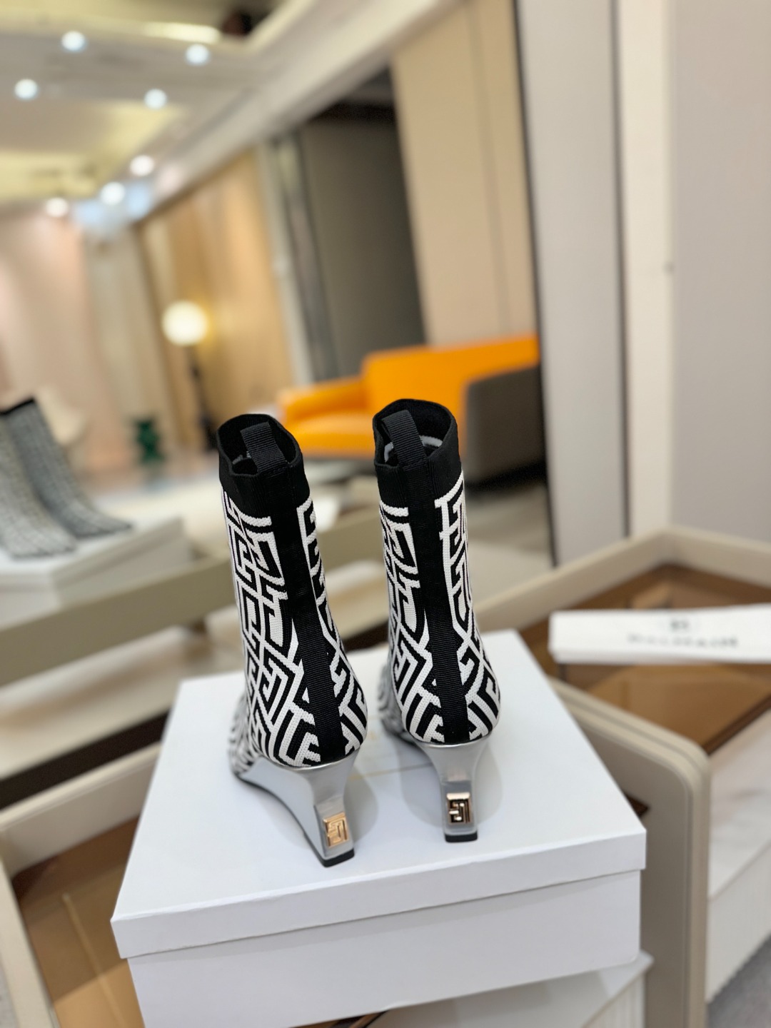 Balmain巴尔曼2025秋冬新款针织过膝弹力靴！海外订购原版1:1完美复刻！📛鞋面：原版定制飞织鞋面