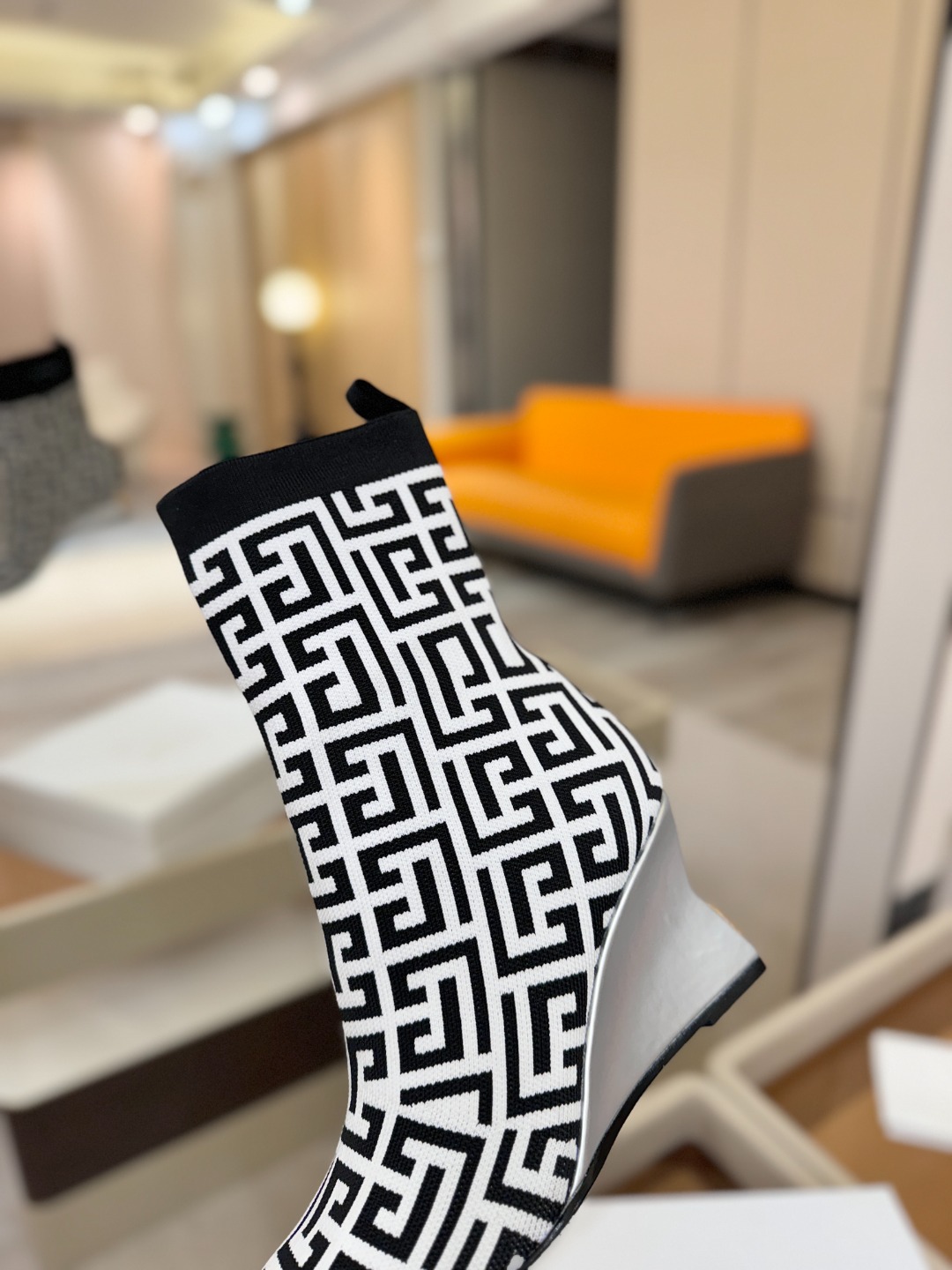 Balmain巴尔曼2025秋冬新款针织过膝弹力靴！海外订购原版1:1完美复刻！📛鞋面：原版定制飞织鞋面