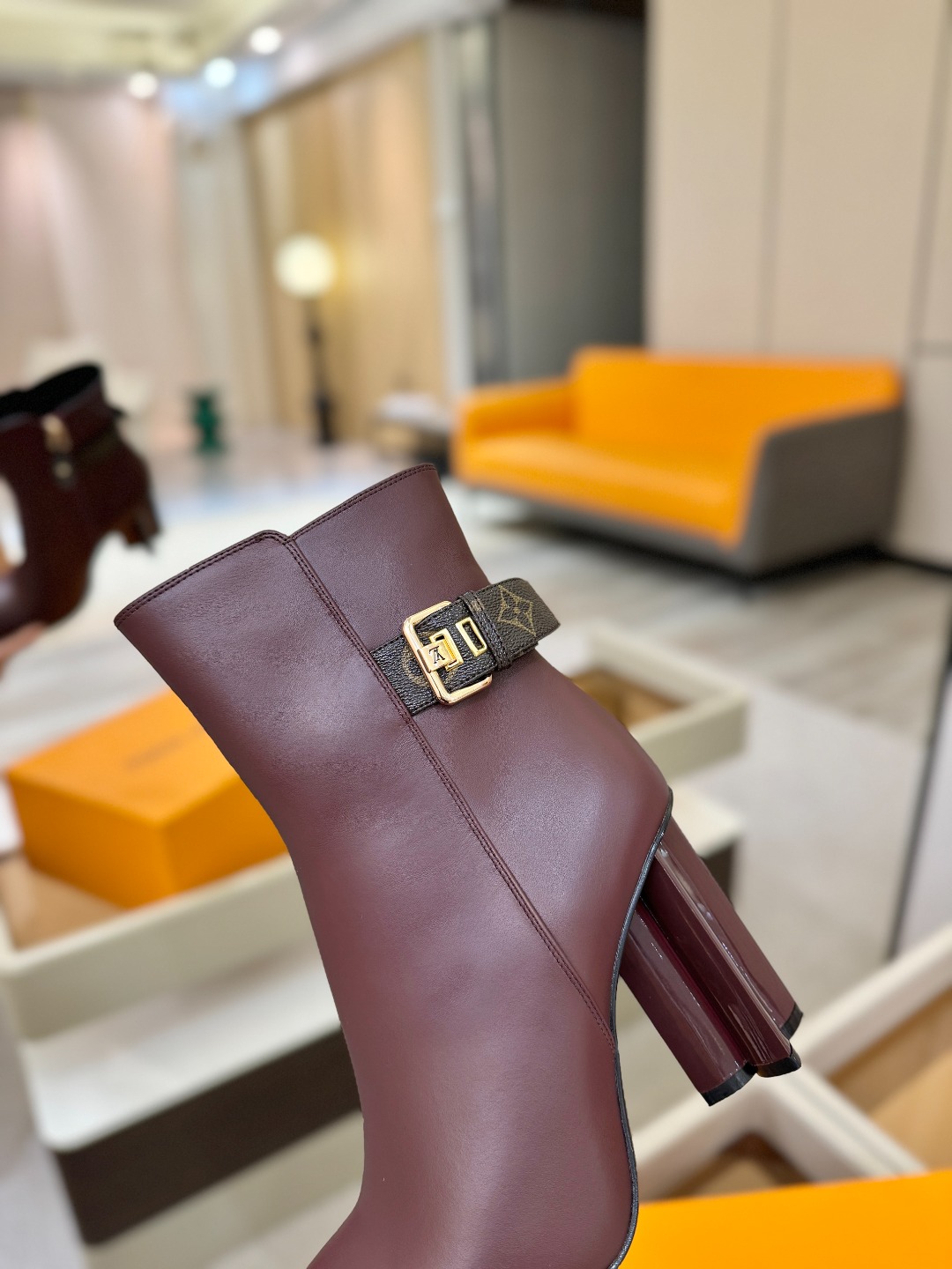 L✔️ 家 秋冬 专柜 走秀款短靴、官网系列同步更新、完美楦型+LV新元素扣子设计、女人味十足、高贵气质