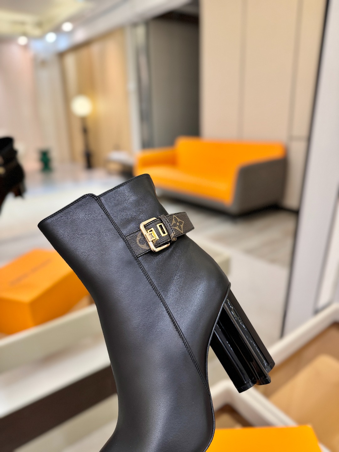 L✔️ 家 秋冬 专柜 走秀款短靴、官网系列同步更新、完美楦型+LV新元素扣子设计、女人味十足、高贵气质