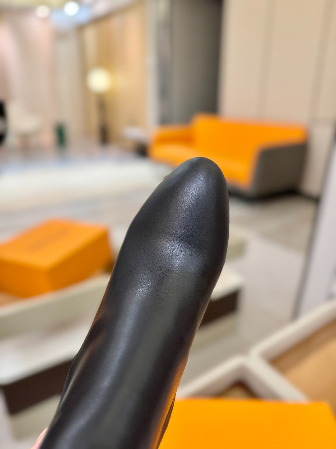 L✔️ 家 秋冬 专柜 走秀款短靴、官网系列同步更新、完美楦型+LV新元素扣子设计、女人味十足、高贵气质