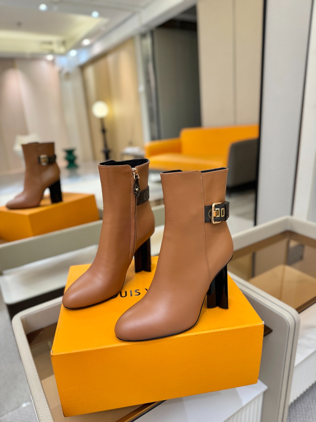 L✔️ 家 秋冬 专柜 走秀款短靴、官网系列同步更新、完美楦型+LV新元素扣子设计、女人味十足、高贵气质