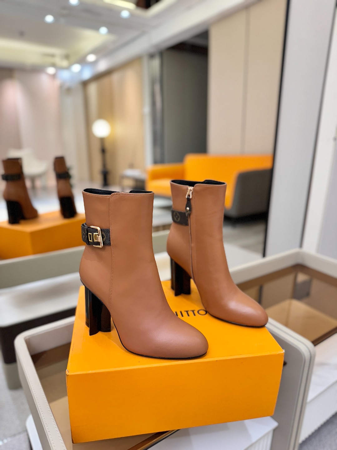 L✔️ 家 秋冬 专柜 走秀款短靴、官网系列同步更新、完美楦型+LV新元素扣子设计、女人味十足、高贵气质
