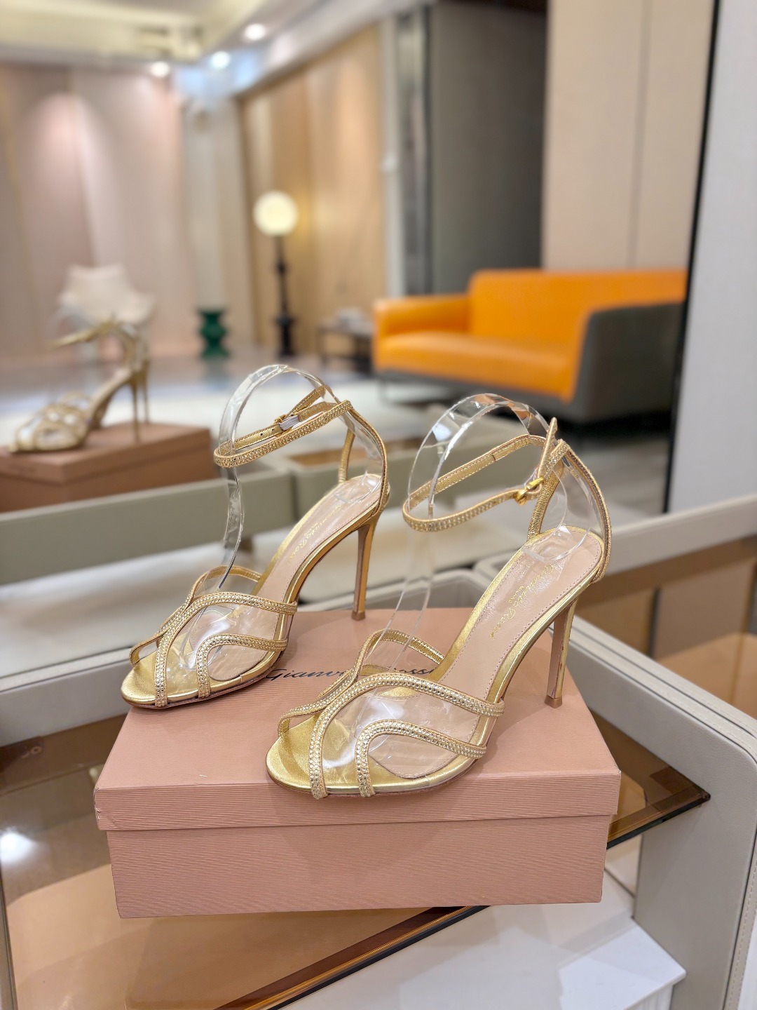 Gianvito Rossi 👠顶级版本！代购品质！👡施华洛奇水钻圆头高跟拖鞋，宛如从童话中走来的仙履😜
