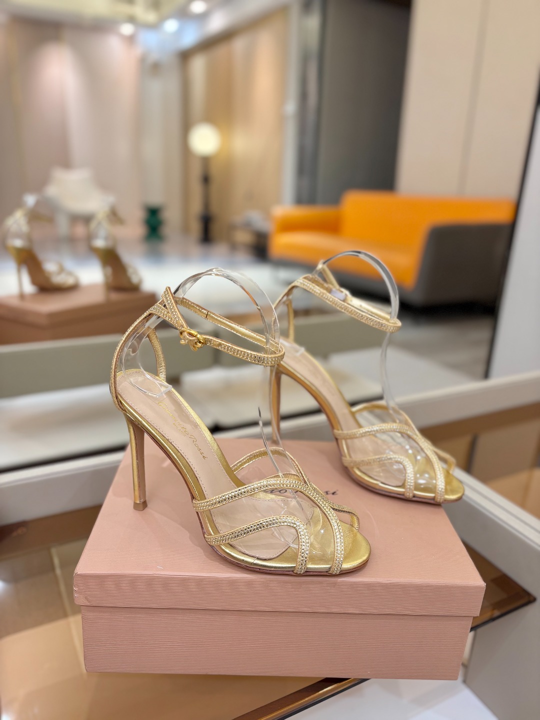 Gianvito Rossi 👠顶级版本！代购品质！👡施华洛奇水钻圆头高跟拖鞋，宛如从童话中走来的仙履😜