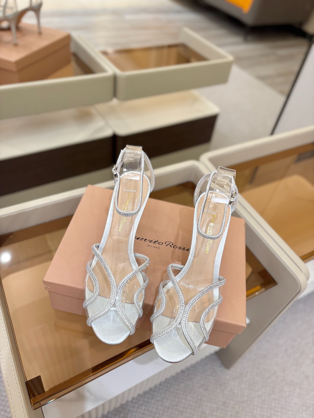 Gianvito Rossi 👠顶级版本！代购品质！👡施华洛奇水钻圆头高跟拖鞋，宛如从童话中走来的仙履😜