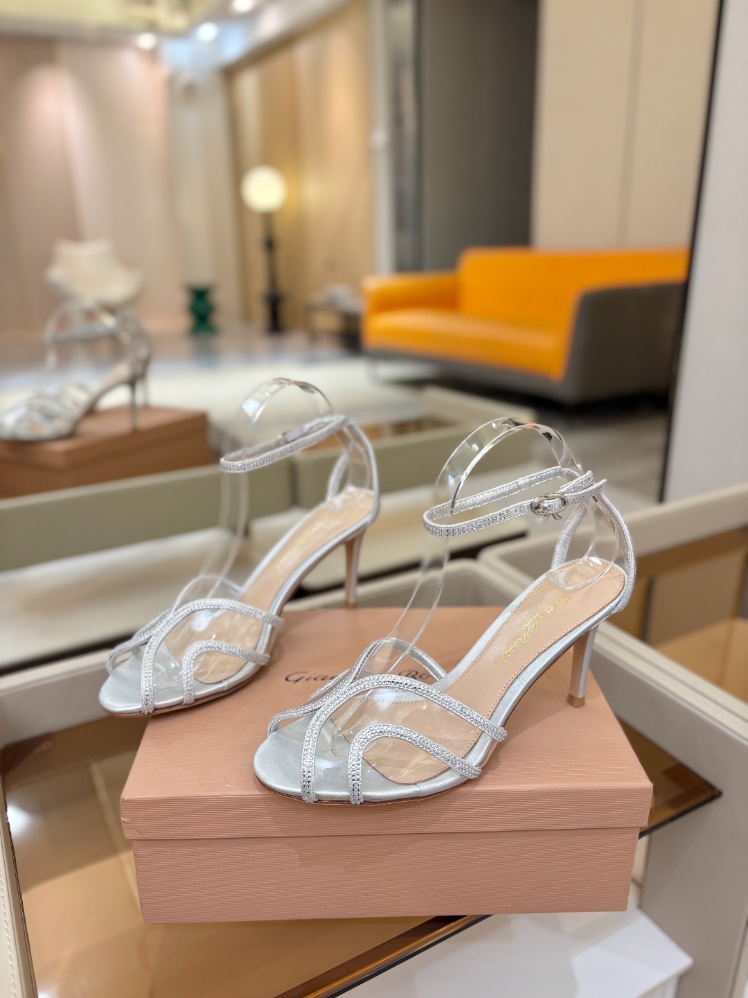 Gianvito Rossi 👠顶级版本！代购品质！👡施华洛奇水钻圆头高跟拖鞋，宛如从童话中走来的仙履😜