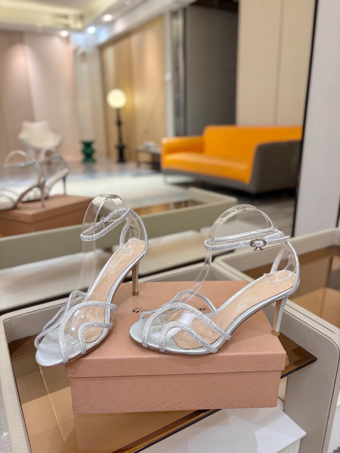 Gianvito Rossi 👠顶级版本！代购品质！👡施华洛奇水钻圆头高跟拖鞋，宛如从童话中走来的仙履😜