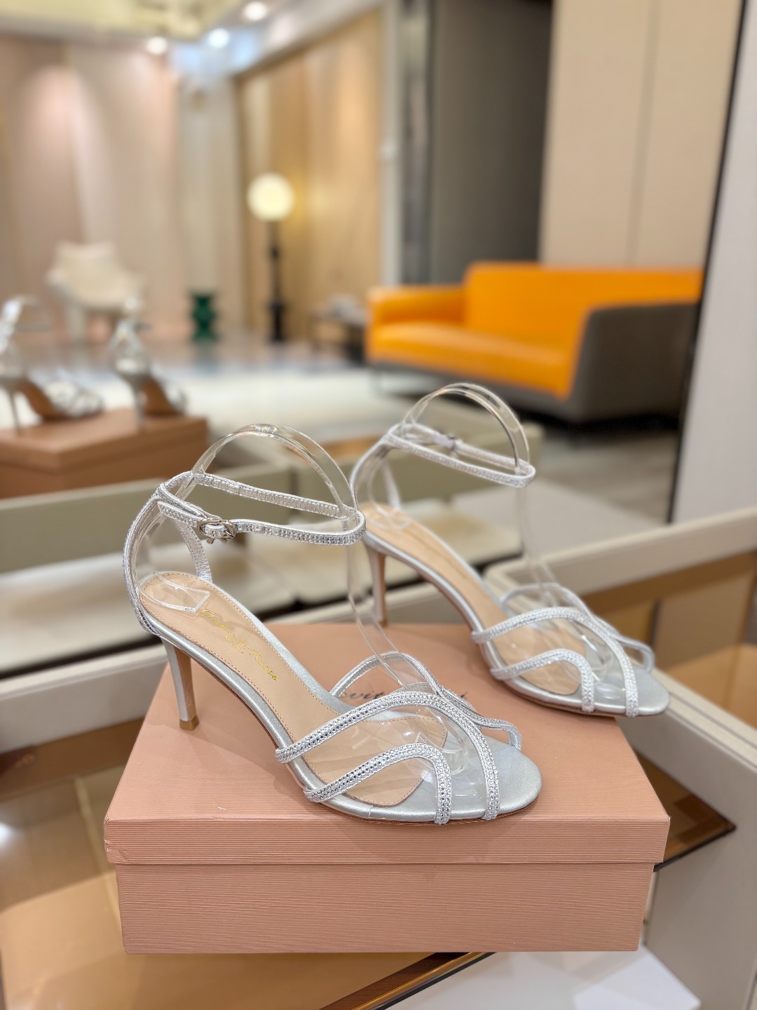 Gianvito Rossi 👠顶级版本！代购品质！👡施华洛奇水钻圆头高跟拖鞋，宛如从童话中走来的仙履😜