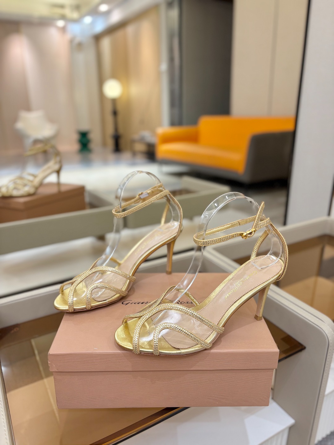 Gianvito Rossi 👠顶级版本！代购品质！👡施华洛奇水钻圆头高跟拖鞋，宛如从童话中走来的仙履😜