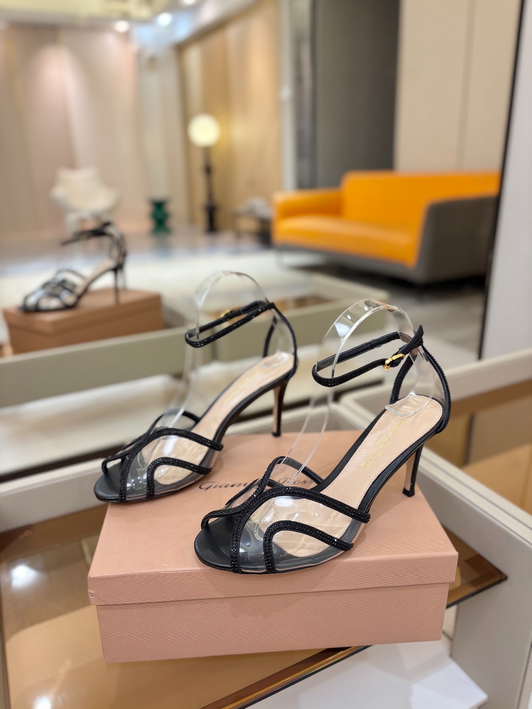 Gianvito Rossi 👠顶级版本！代购品质！👡施华洛奇水钻圆头高跟拖鞋，宛如从童话中走来的仙履😜