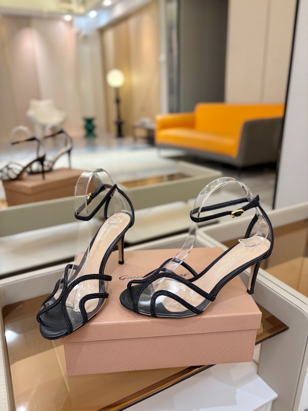 Gianvito Rossi 👠顶级版本！代购品质！👡施华洛奇水钻圆头高跟拖鞋，宛如从童话中走来的仙履😜
