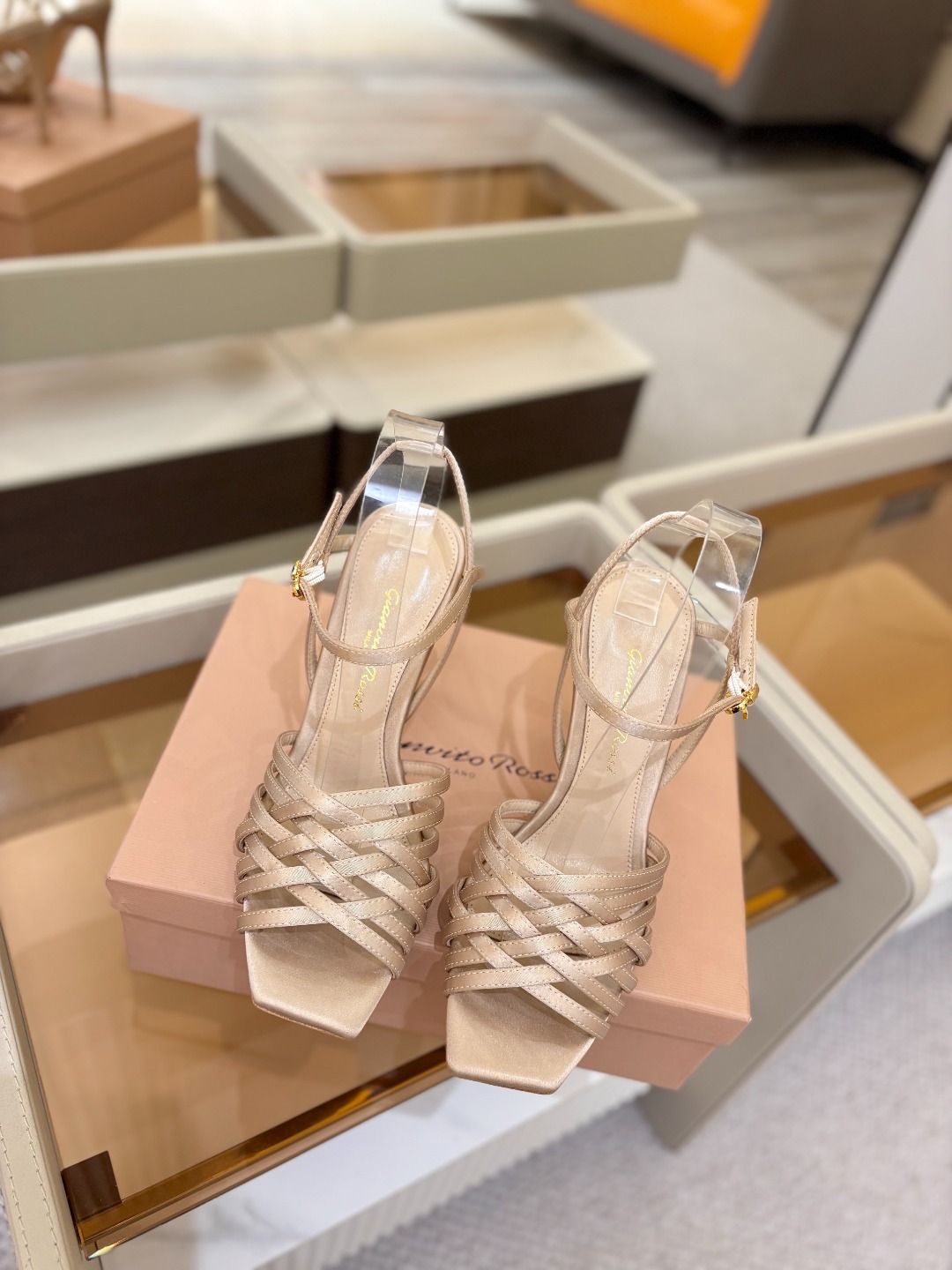 Gianvito Rossi 👠 原版开发 顶级版本 代购品质GianvitoRossi👡这双带子高跟凉