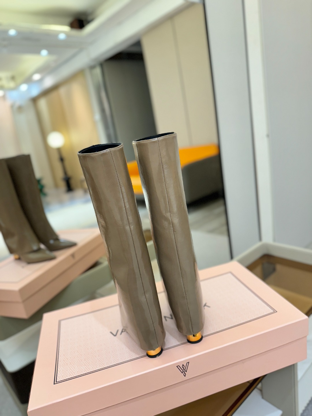 VANDA NOVAK来自意大利品牌 全网独家 鞋跟独特设计酒杯 重磅系列众多联手意大利品牌推出高级感满