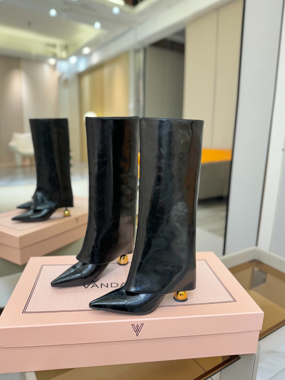 VANDA NOVAK来自意大利品牌 全网独家 鞋跟独特设计酒杯 重磅系列众多联手意大利品牌推出高级感满