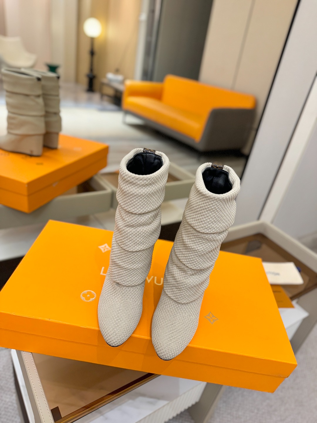 代购级！全配套包装⚠️首家私膜1:1开发⚠️完美呈现这款Summer中高楔跟靴子亮相 路易威登 女装时装