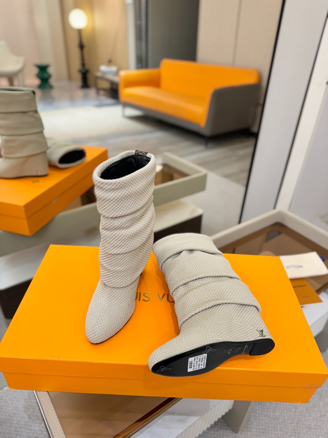 代购级！全配套包装⚠️首家私膜1:1开发⚠️完美呈现这款Summer中高楔跟靴子亮相 路易威登 女装时装