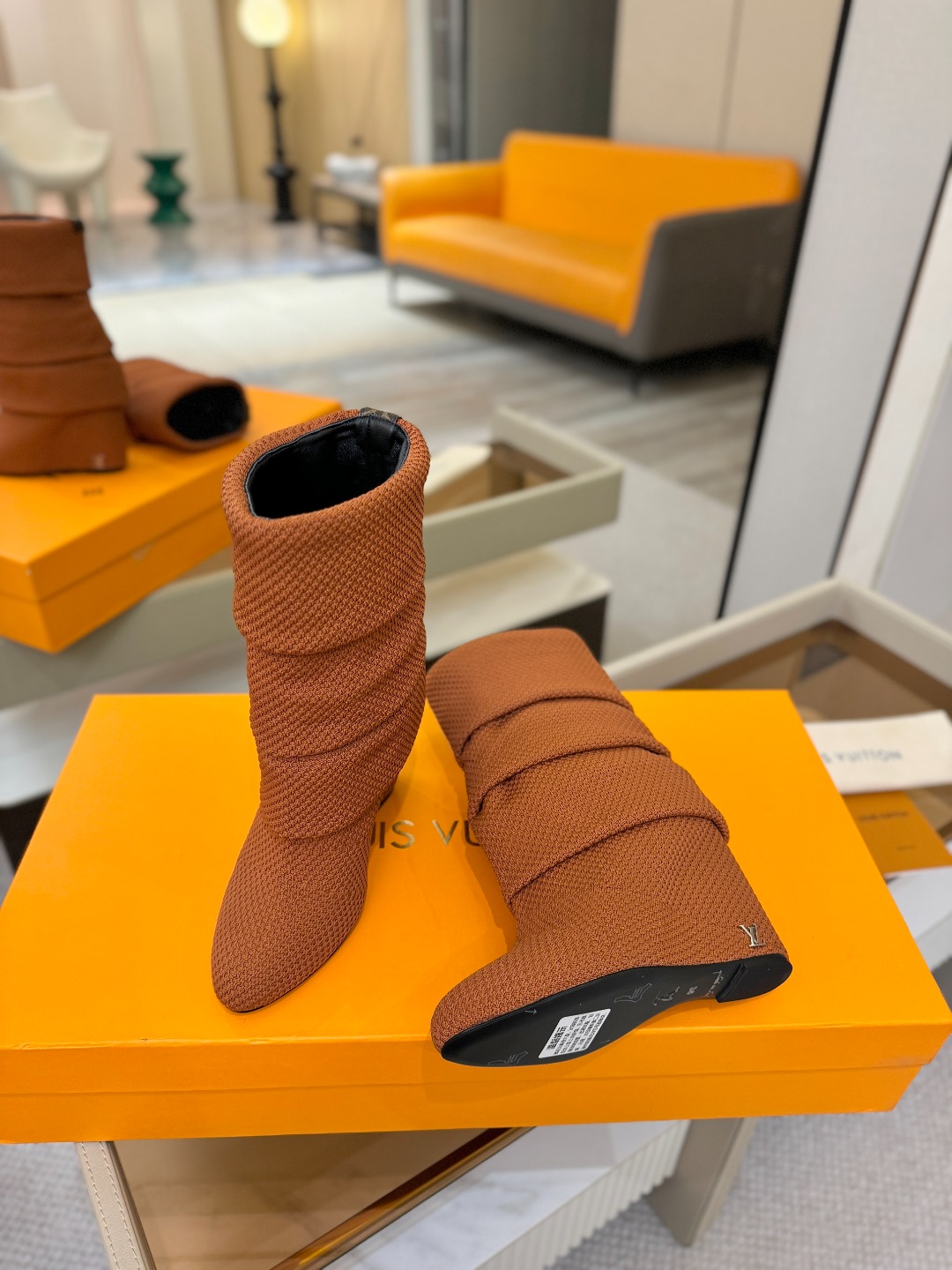 代购级！全配套包装⚠️首家私膜1:1开发⚠️完美呈现这款Summer中高楔跟靴子亮相 路易威登 女装时装