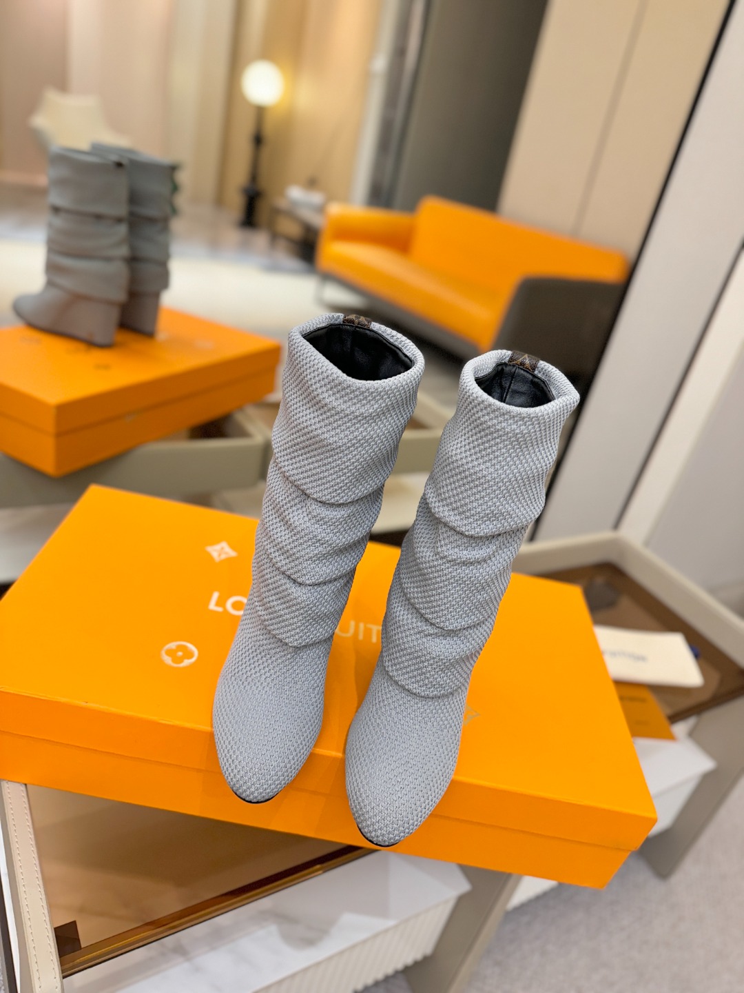 代购级！全配套包装⚠️首家私膜1:1开发⚠️完美呈现这款Summer中高楔跟靴子亮相 路易威登 女装时装