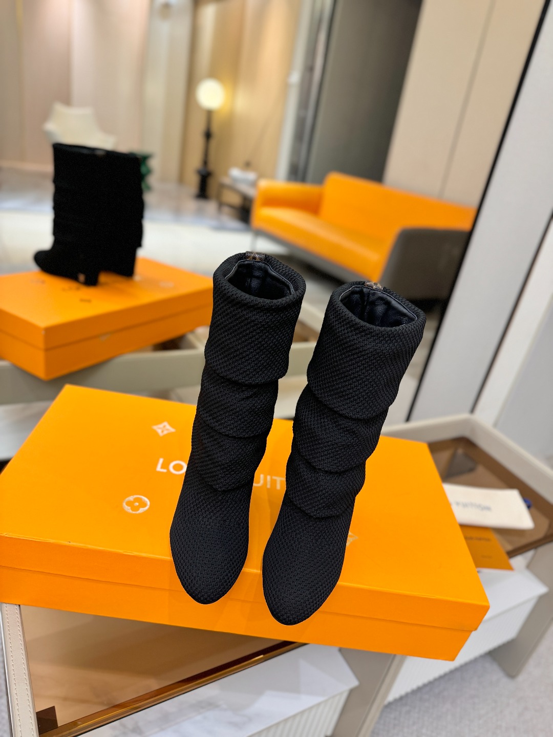 代购级！全配套包装⚠️首家私膜1:1开发⚠️完美呈现这款Summer中高楔跟靴子亮相 路易威登 女装时装