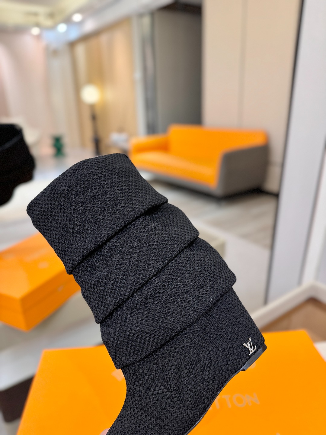 代购级！全配套包装⚠️首家私膜1:1开发⚠️完美呈现这款Summer中高楔跟靴子亮相 路易威登 女装时装