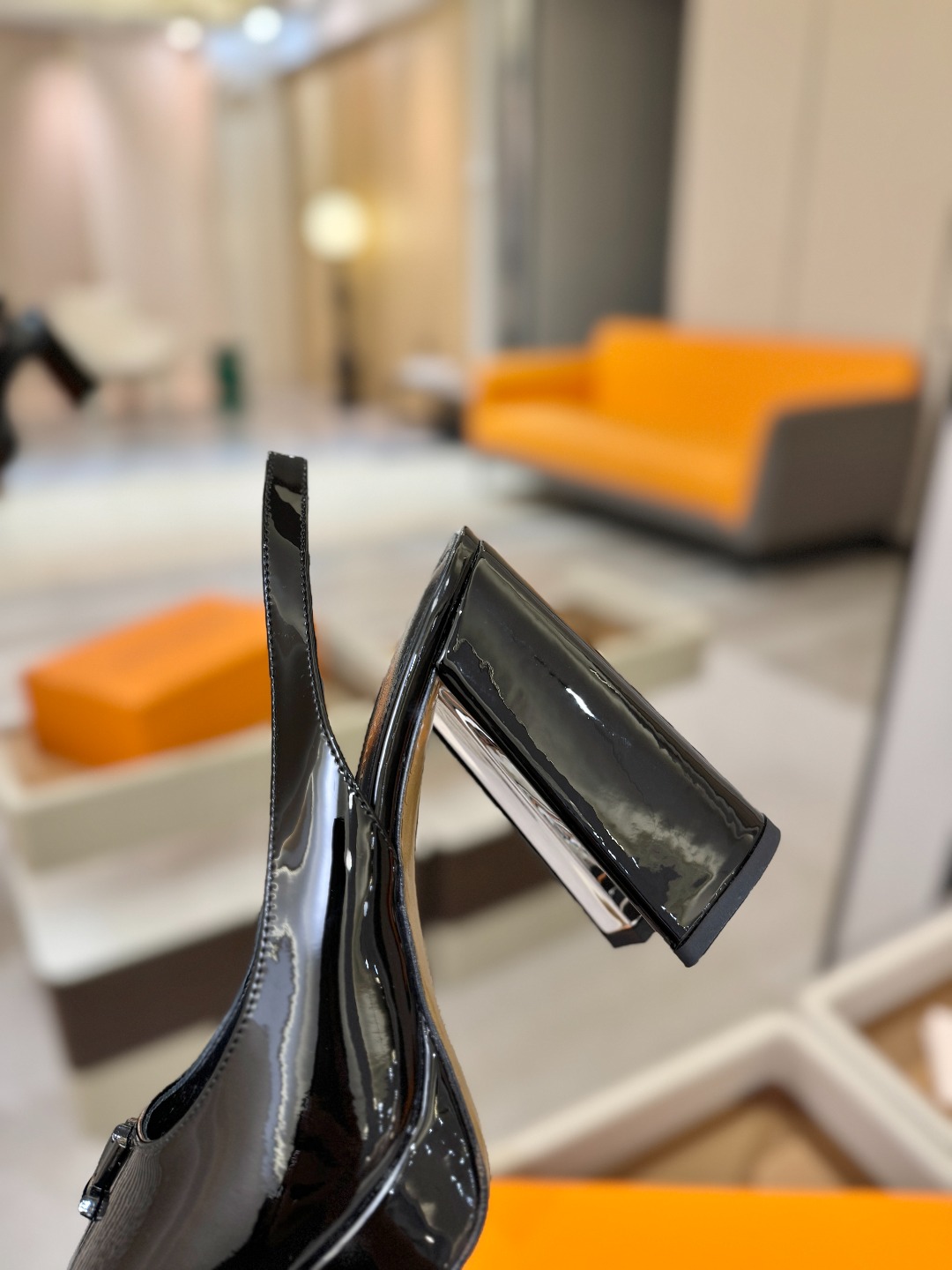 L✔️ 家 专柜 走秀款水台后空单鞋、官网系列、同步更新、完美楦型+小V扣+水台设计、再现经典、款式简单