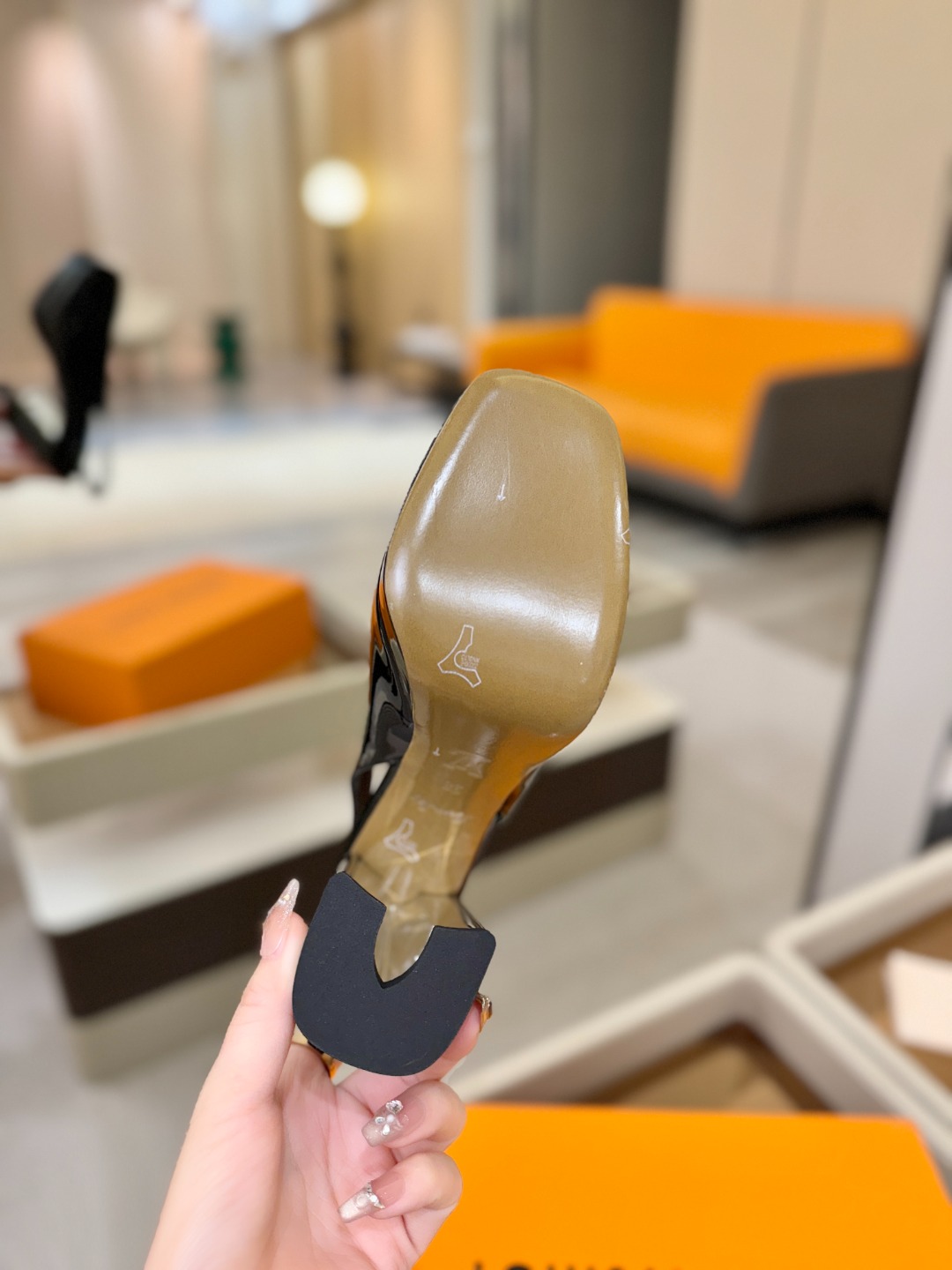 L✔️ 家 专柜 走秀款水台后空单鞋、官网系列、同步更新、完美楦型+小V扣+水台设计、再现经典、款式简单