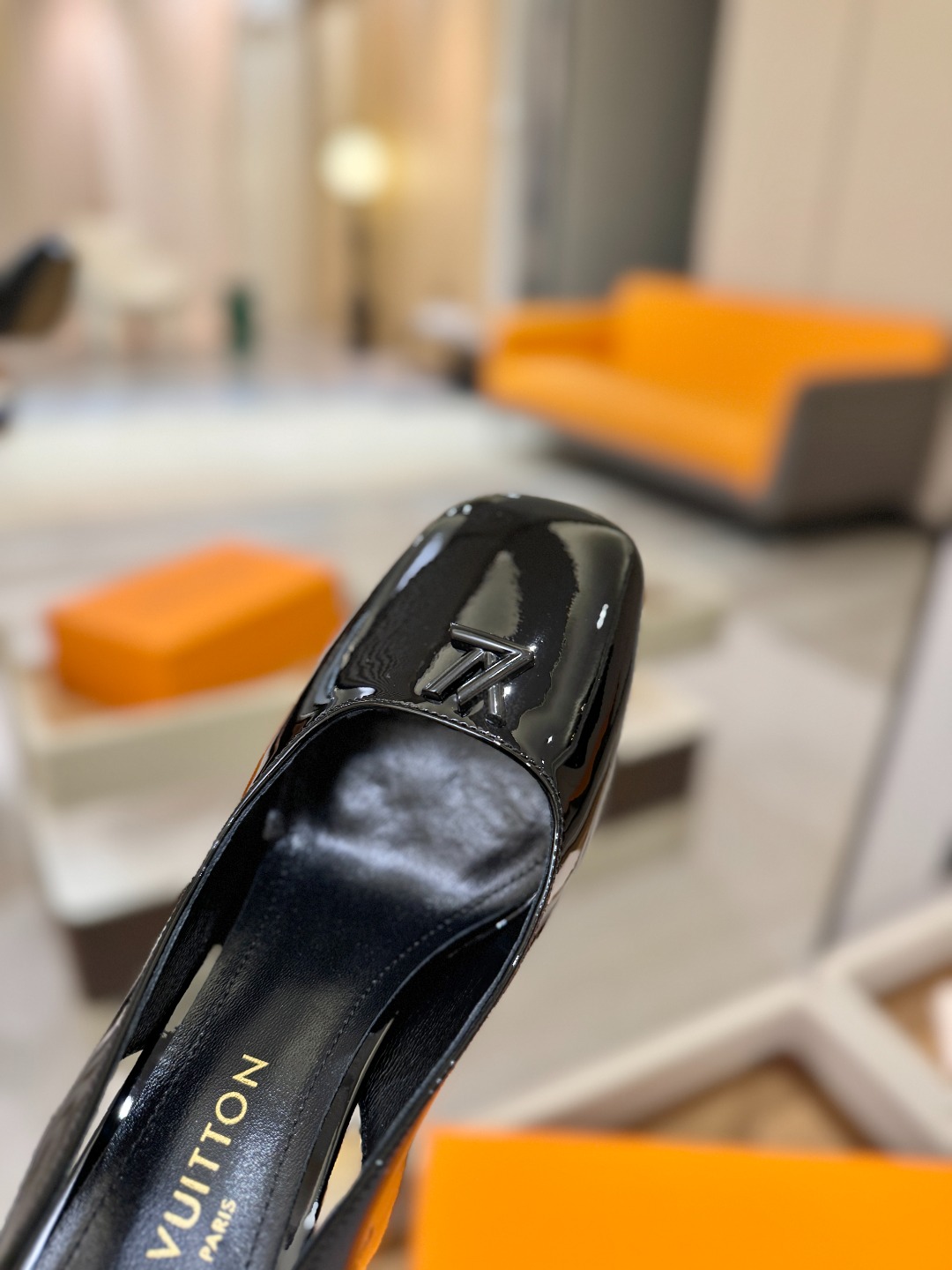 L✔️ 家 专柜 走秀款水台后空单鞋、官网系列、同步更新、完美楦型+小V扣+水台设计、再现经典、款式简单