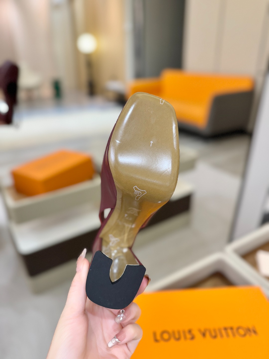 L✔️ 家 专柜 走秀款水台后空单鞋、官网系列、同步更新、完美楦型+小V扣+水台设计、再现经典、款式简单