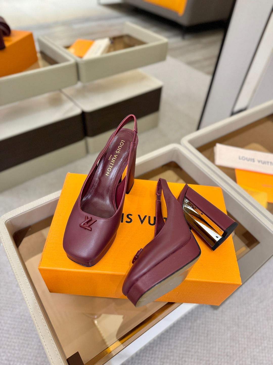 L✔️ 家 专柜 走秀款水台后空单鞋、官网系列、同步更新、完美楦型+小V扣+水台设计、再现经典、款式简单