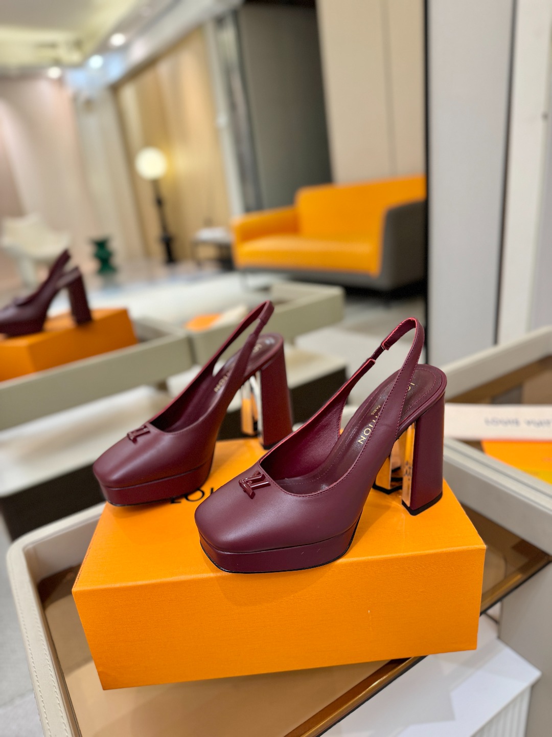 L✔️ 家 专柜 走秀款水台后空单鞋、官网系列、同步更新、完美楦型+小V扣+水台设计、再现经典、款式简单